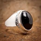 ฝันว่าได้แหวนหัวนิลสีดำ